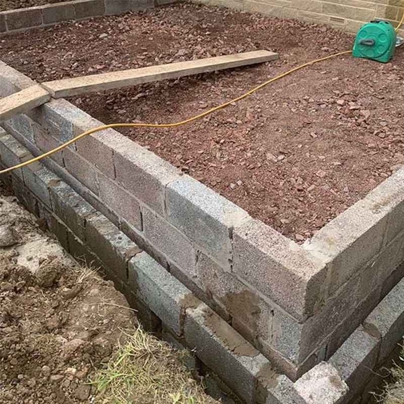 Retainer wall brickwork